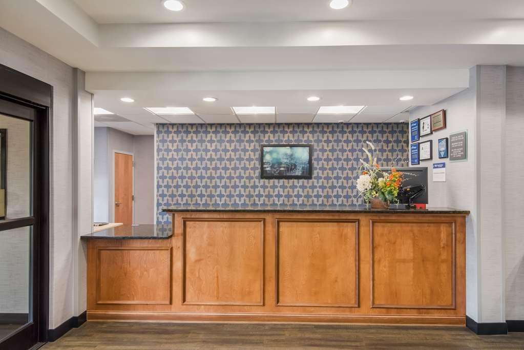 Best Western Smithfield Inn Интерьер фото