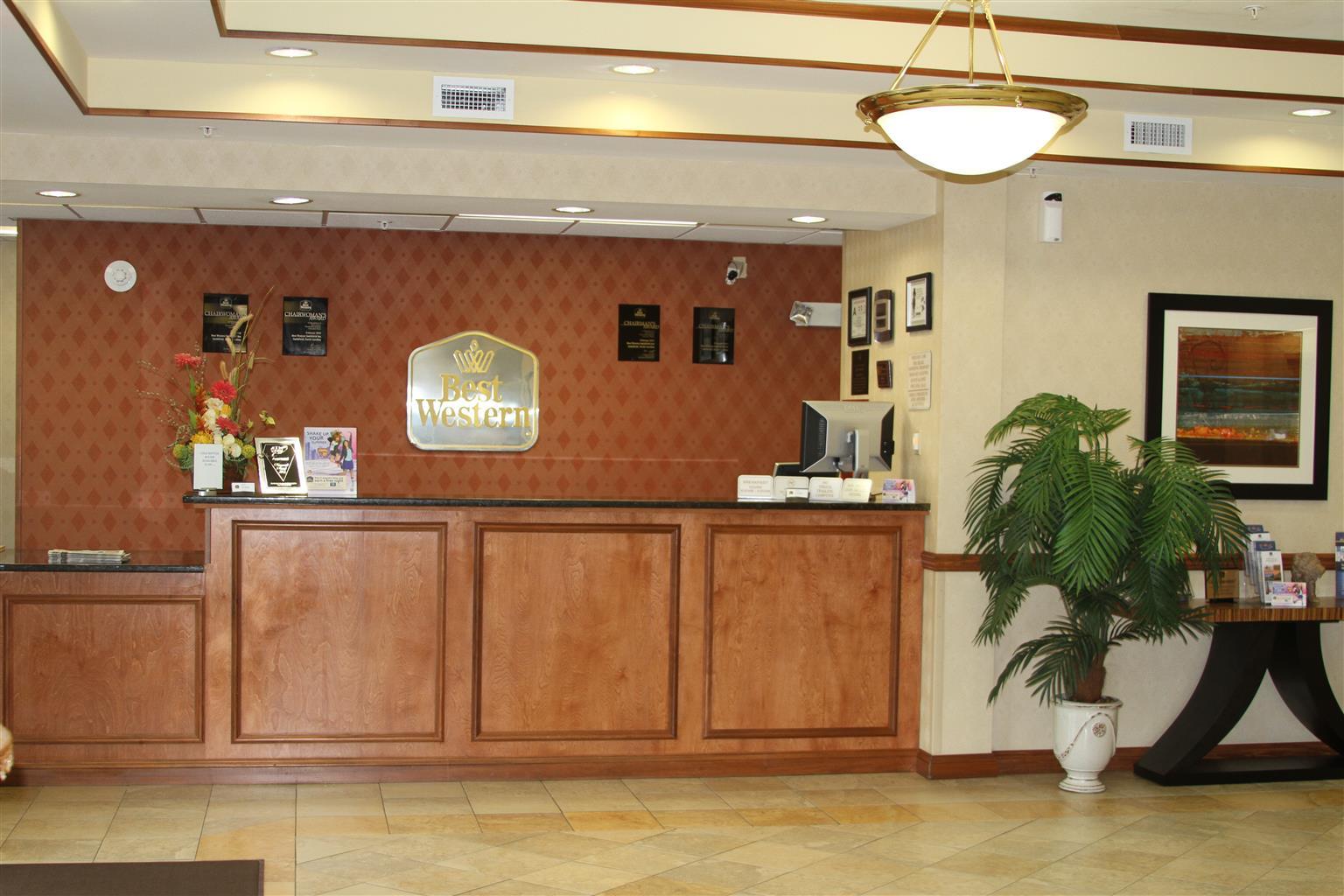 Best Western Smithfield Inn Интерьер фото
