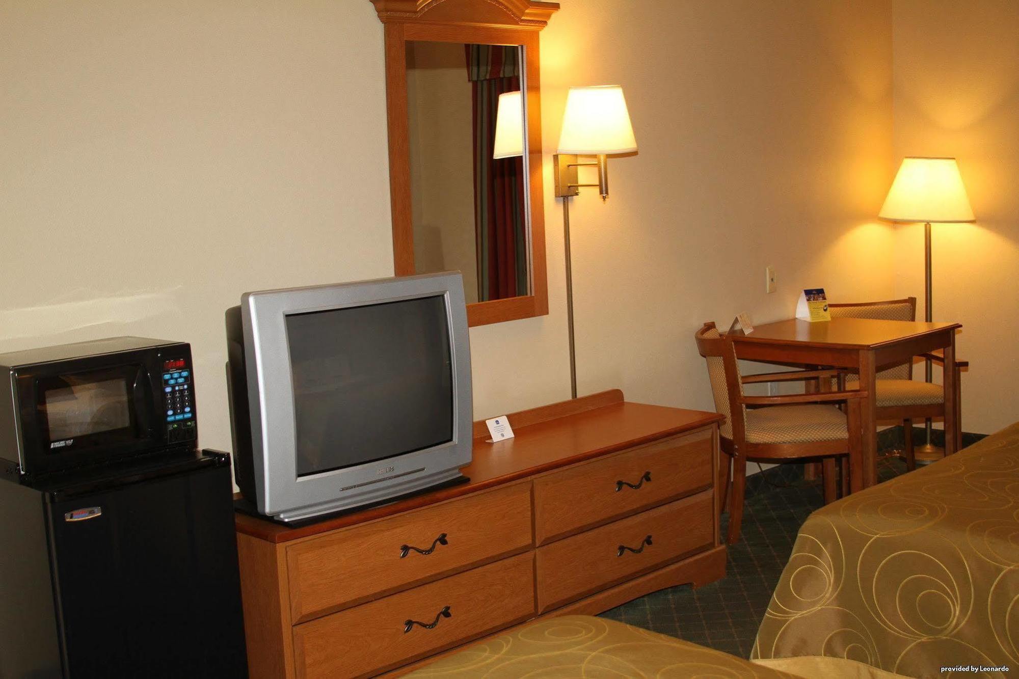 Best Western Smithfield Inn Номер фото